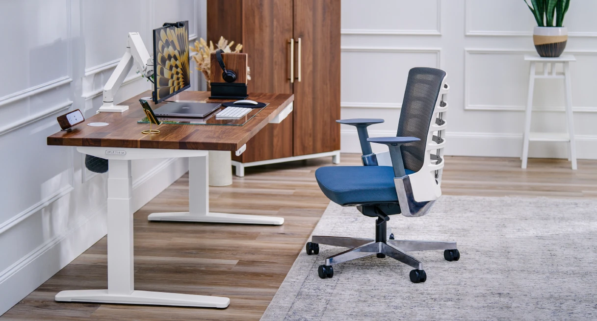 How to Choose a Standing Desk in 2026: Stop Worrying About the Desktop, Focus on the Frame